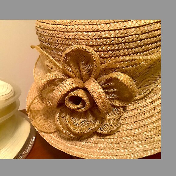 Betmar New York 100% natural Straw Summer Hat - small brim  cloche w/ flower - Picture 10 of 10